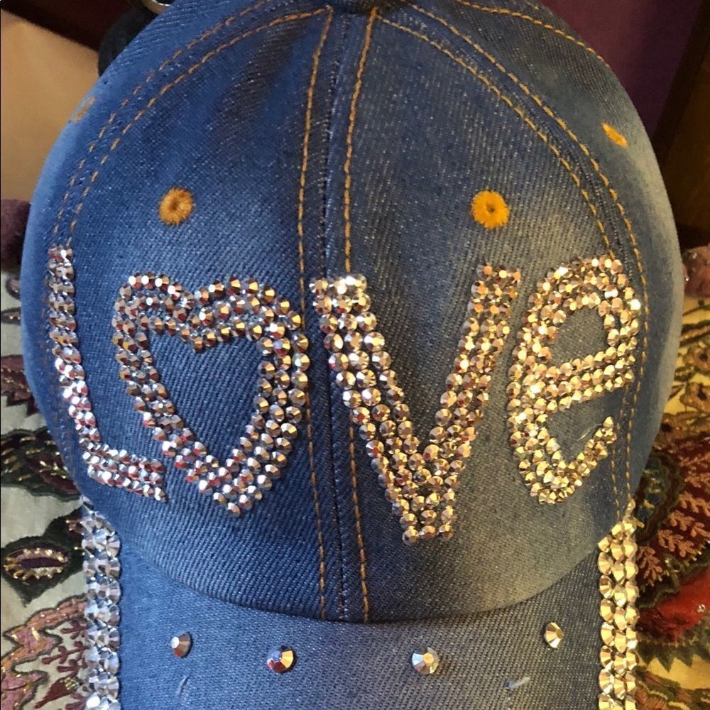 Women’s Love Cap “Hat”   - Picture 3 of 5
